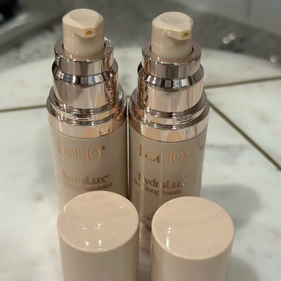 NEW Doll 10 HydraLuxe Smoothing Foundation 1 Fl Oz - Shade Medium Set of 2 - Picture 3 of 10